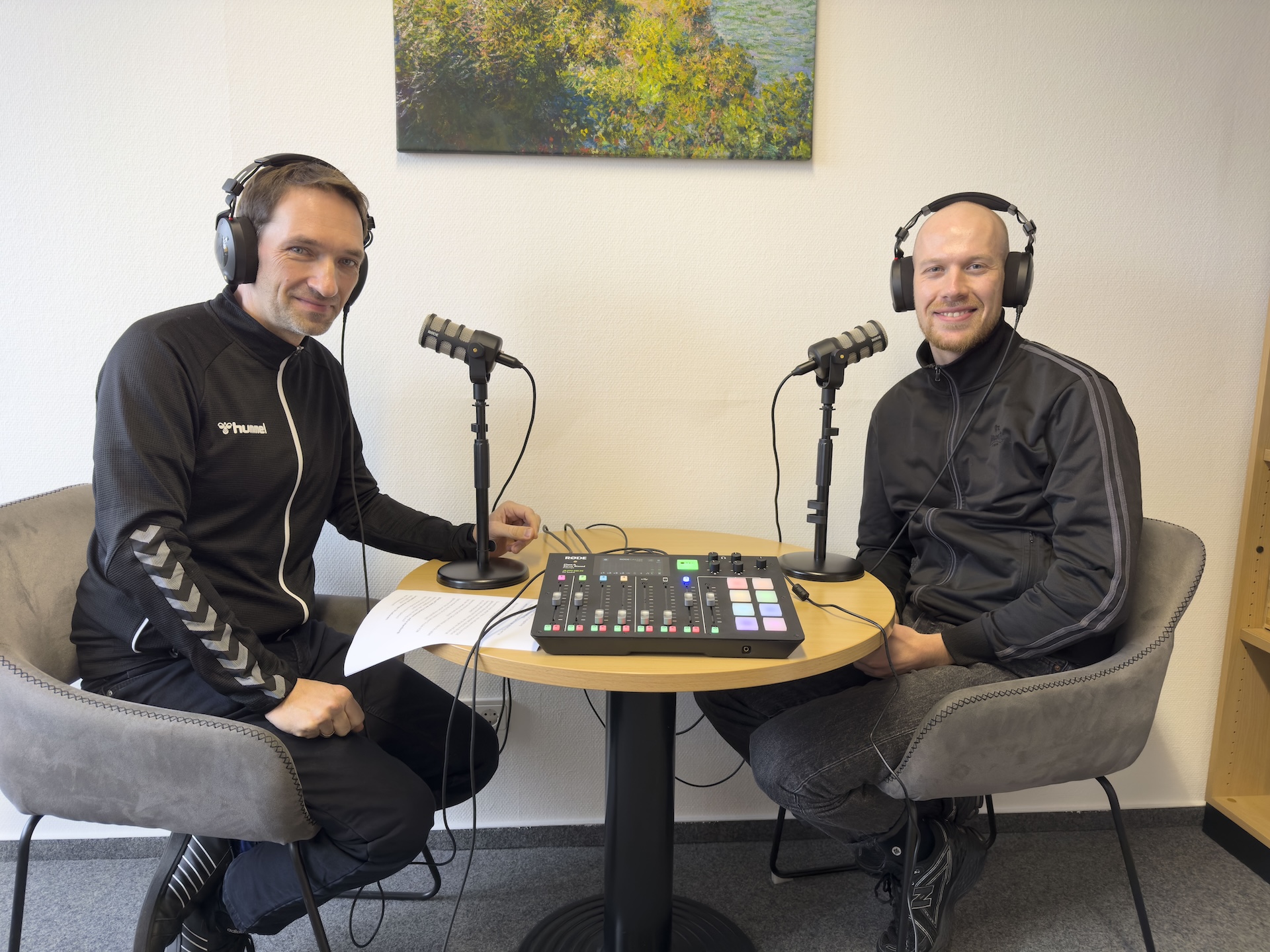 Manuel Holscher (links) und Felix Nebel bei der Podcast-Aufnahme.