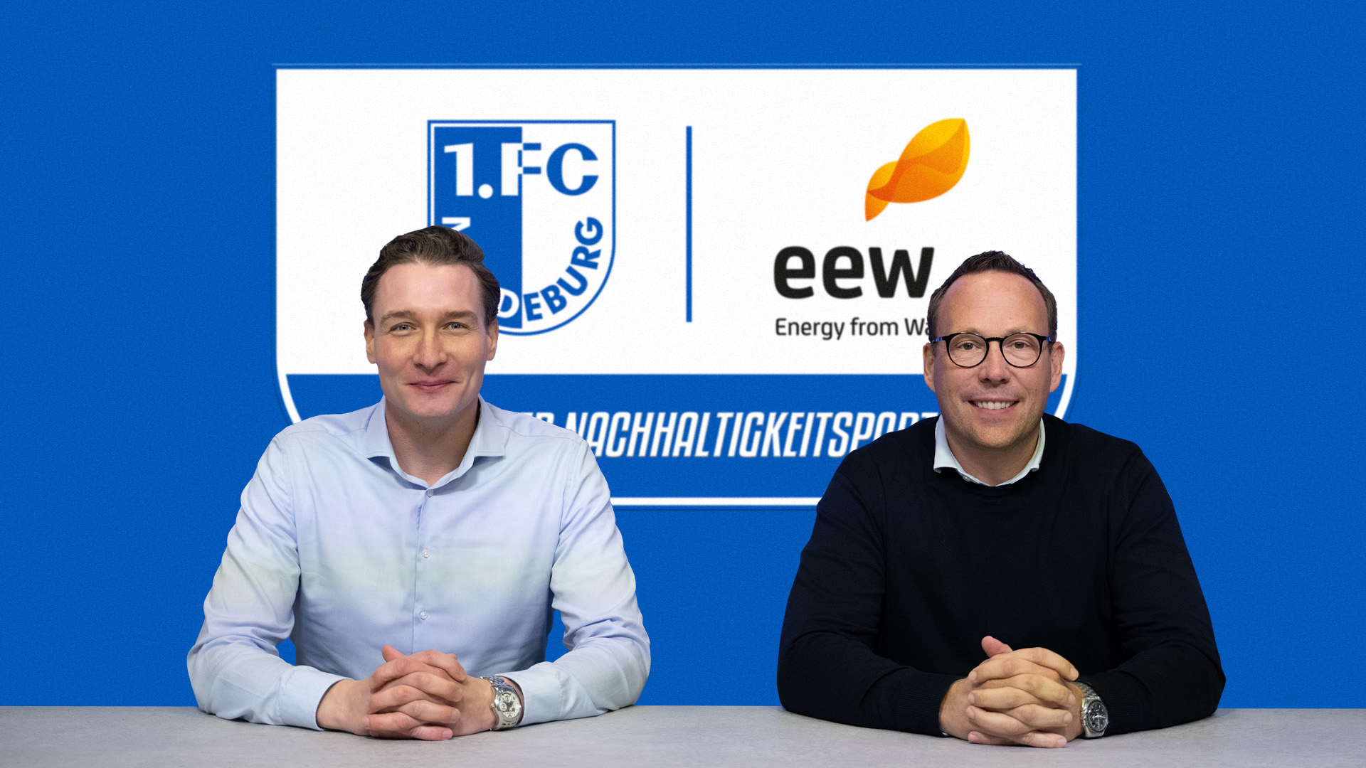 Timo Poppe, CEO der EEW Energy from Waste GmbH (rechts), und Martin Geisthardt, kaufmännischer Geschäftsführer des 1. FC Magdeburg.