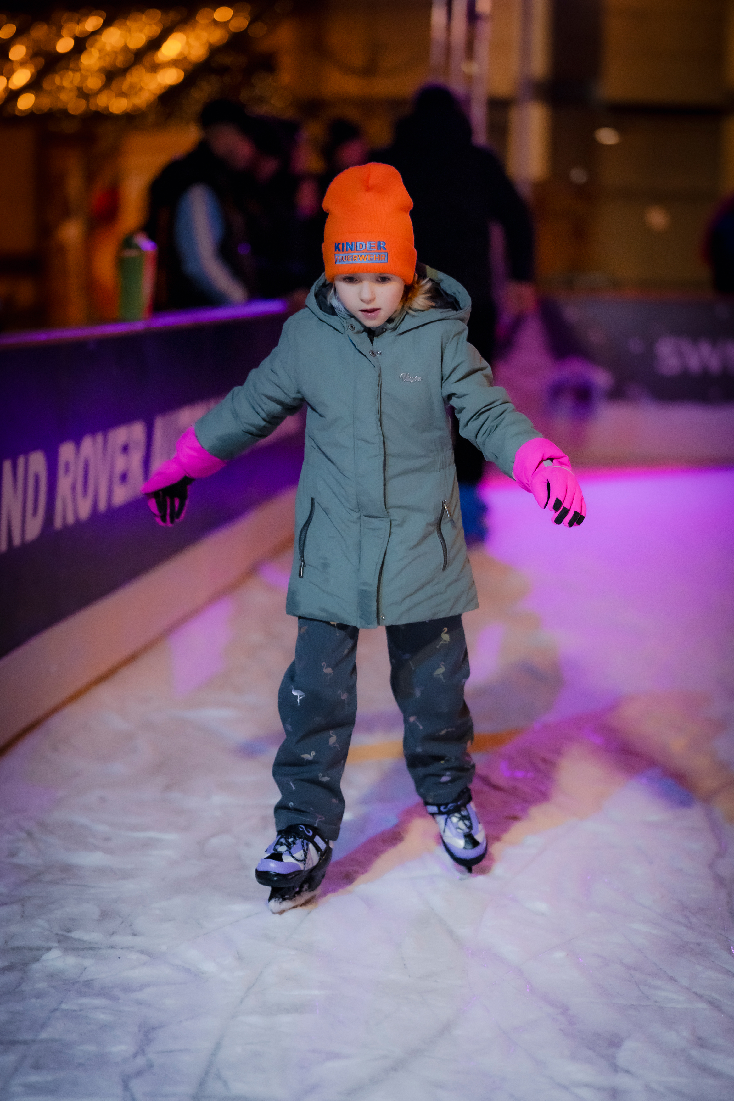 Die Kids hatten viel Spaß auf der Eisfläche am Allee-Center Magdeburg.