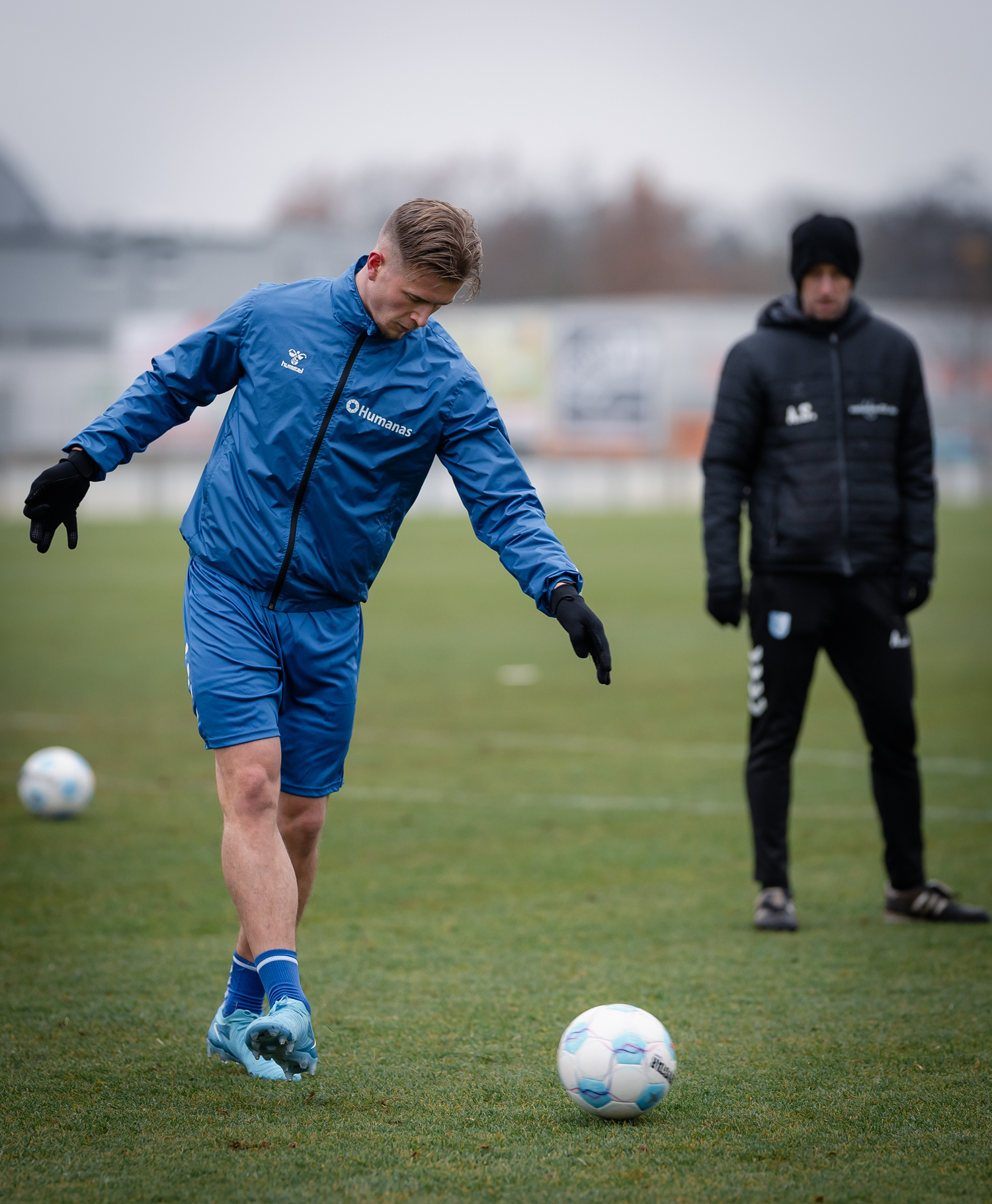 Alexander Ahl Holmström am Ball. Foto: FCM / Norman Seidler