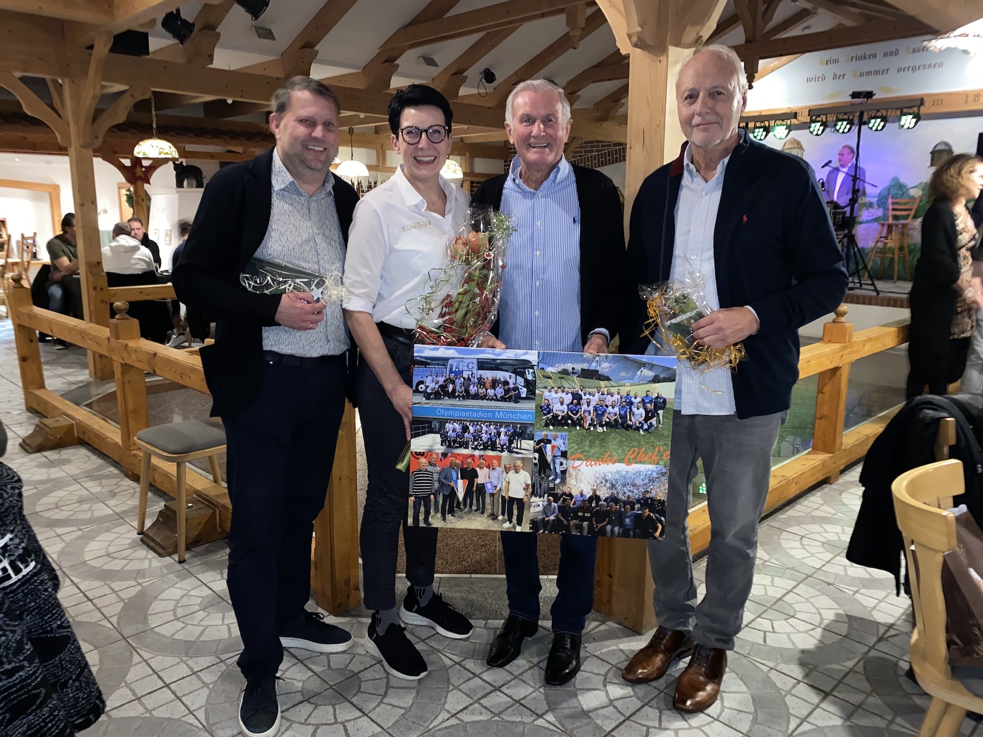 Von links: Thomas Weigel (Senior Viventum Ostfalen GmbH), Nicole Jebsen (Gaststätte Klinkerhof), Teamchef Jürgen Brennecke und Martin Westphal (ehem. Werksleiter Kaliwerk Zielitz).