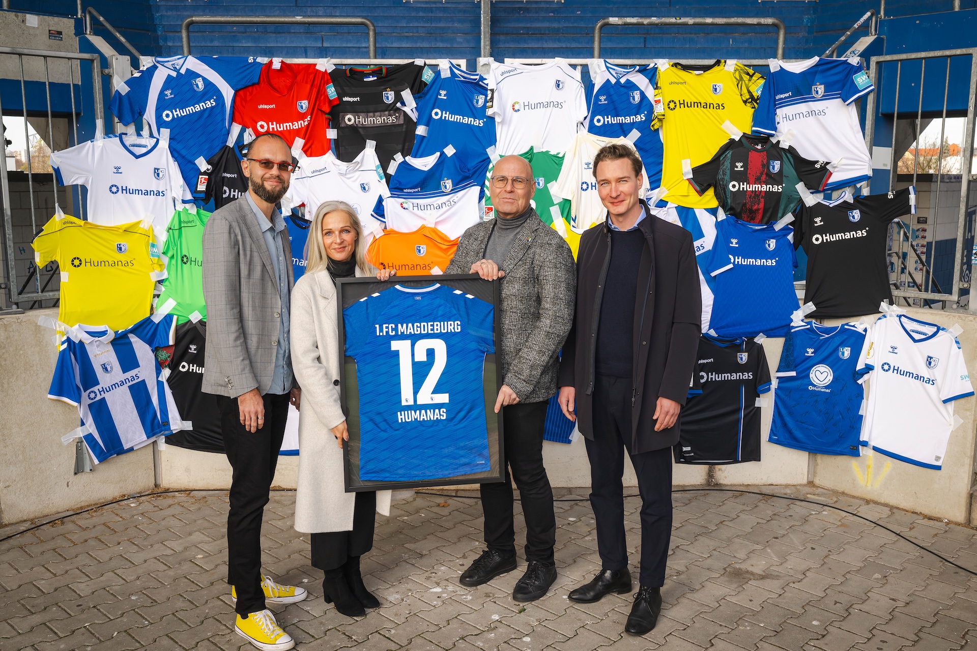 Humanas bleibt weiterhin PLATINPartner und ziert auch künftig das Trikot der Blau-Weißen.