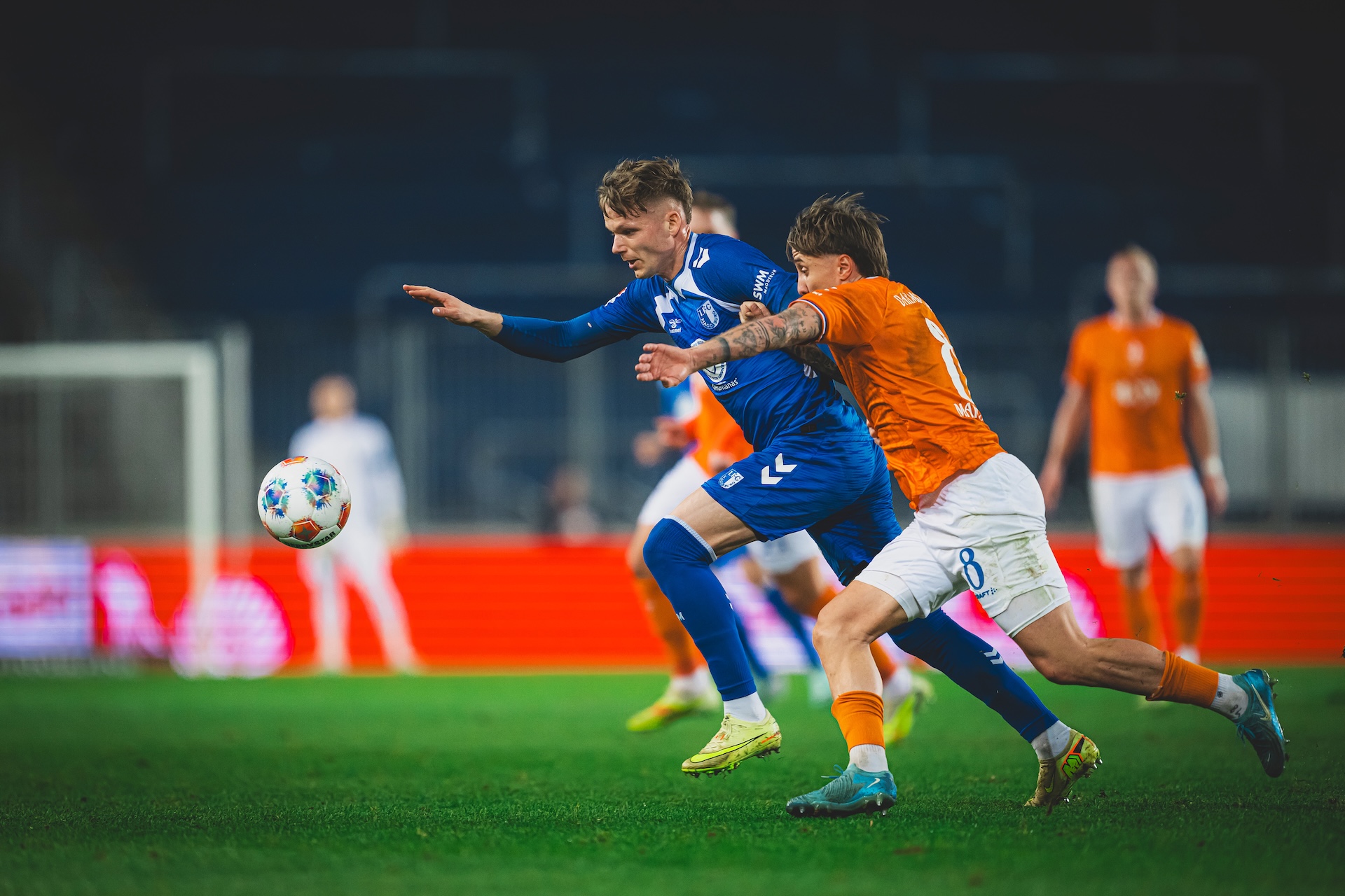 Philipp Hercher (links) im Duell mit Luca Marseiler