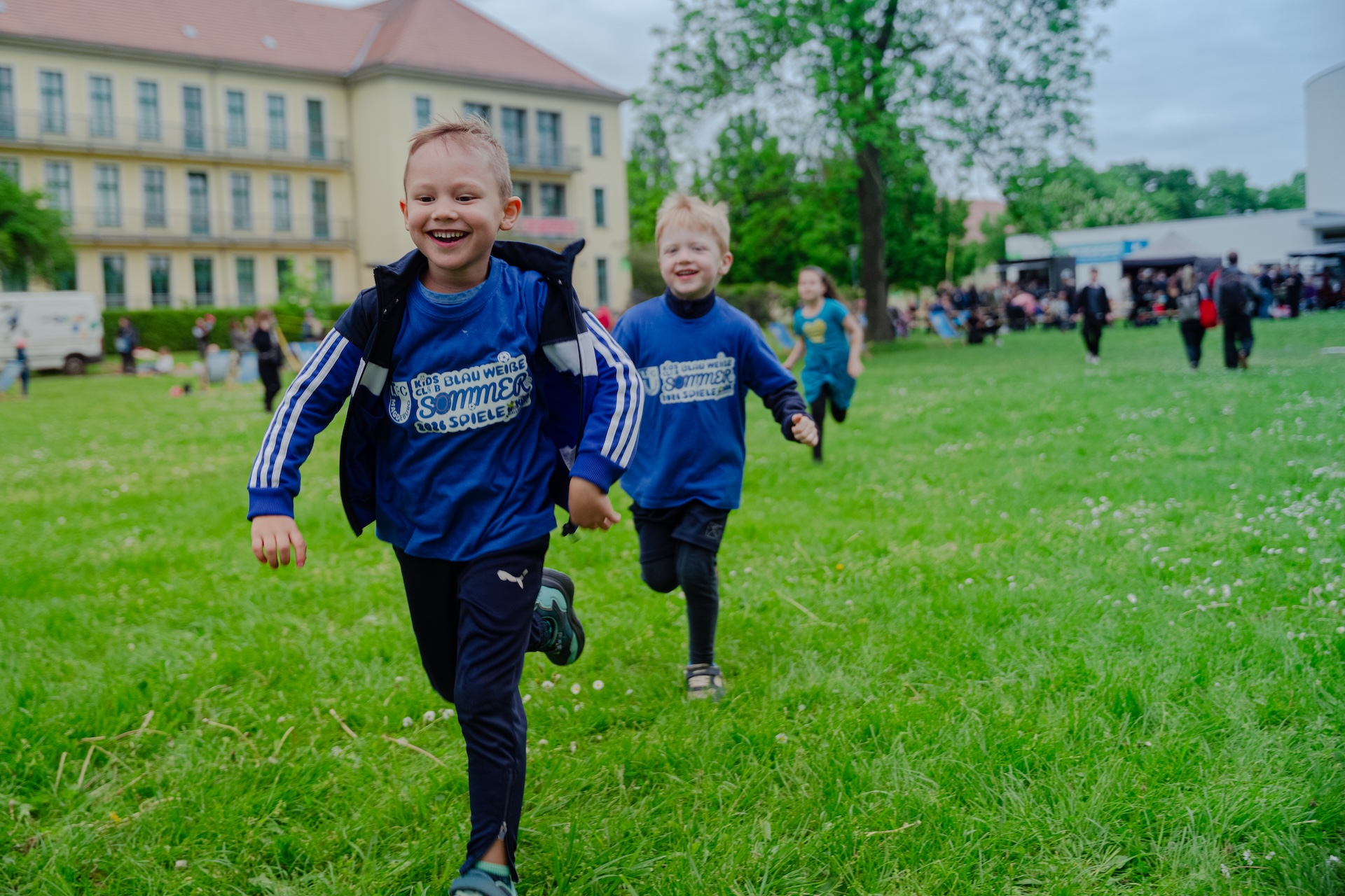 Ein Tag voller Spaß auf dem Hochschul-Campus.