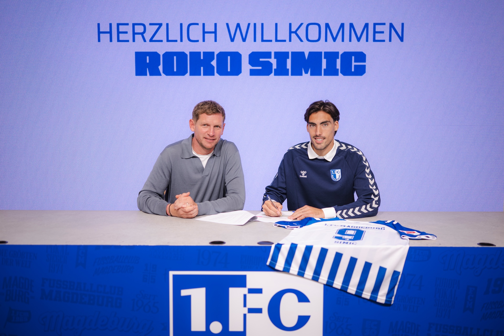 Roko Šimić (rechts) mit Sportdirektor Peer Jaekel.