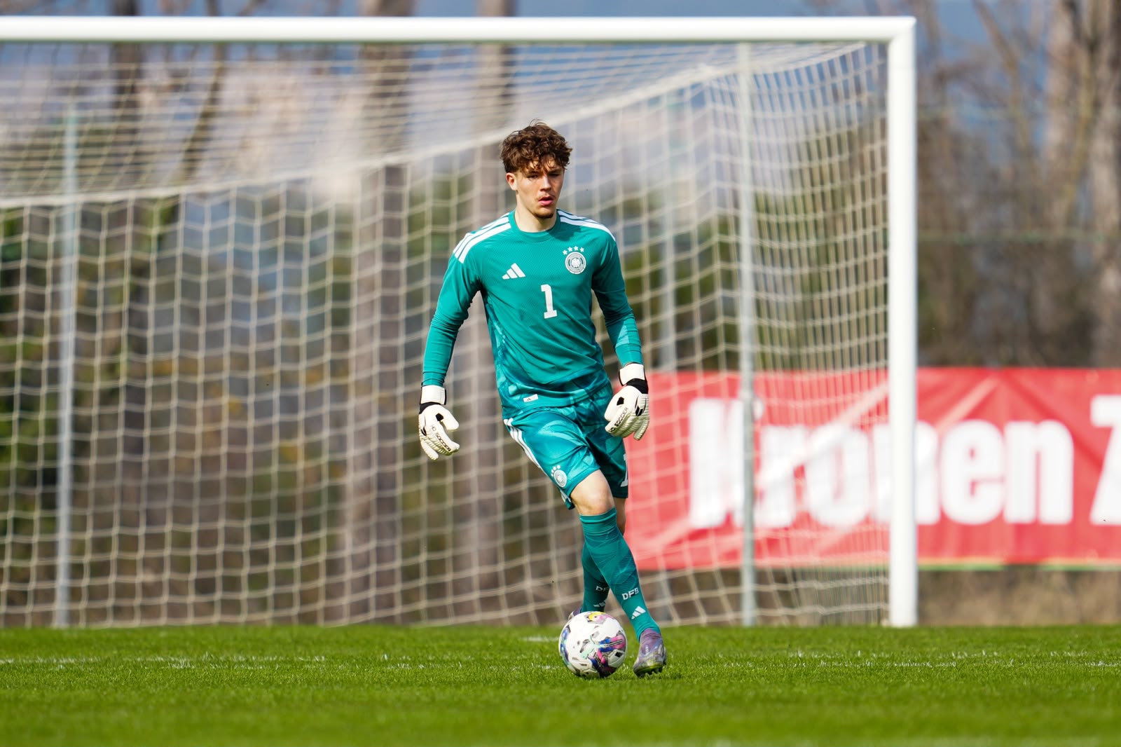 Tjark Möbius im Spiel gegen Finnlands U19. Foto: dpa