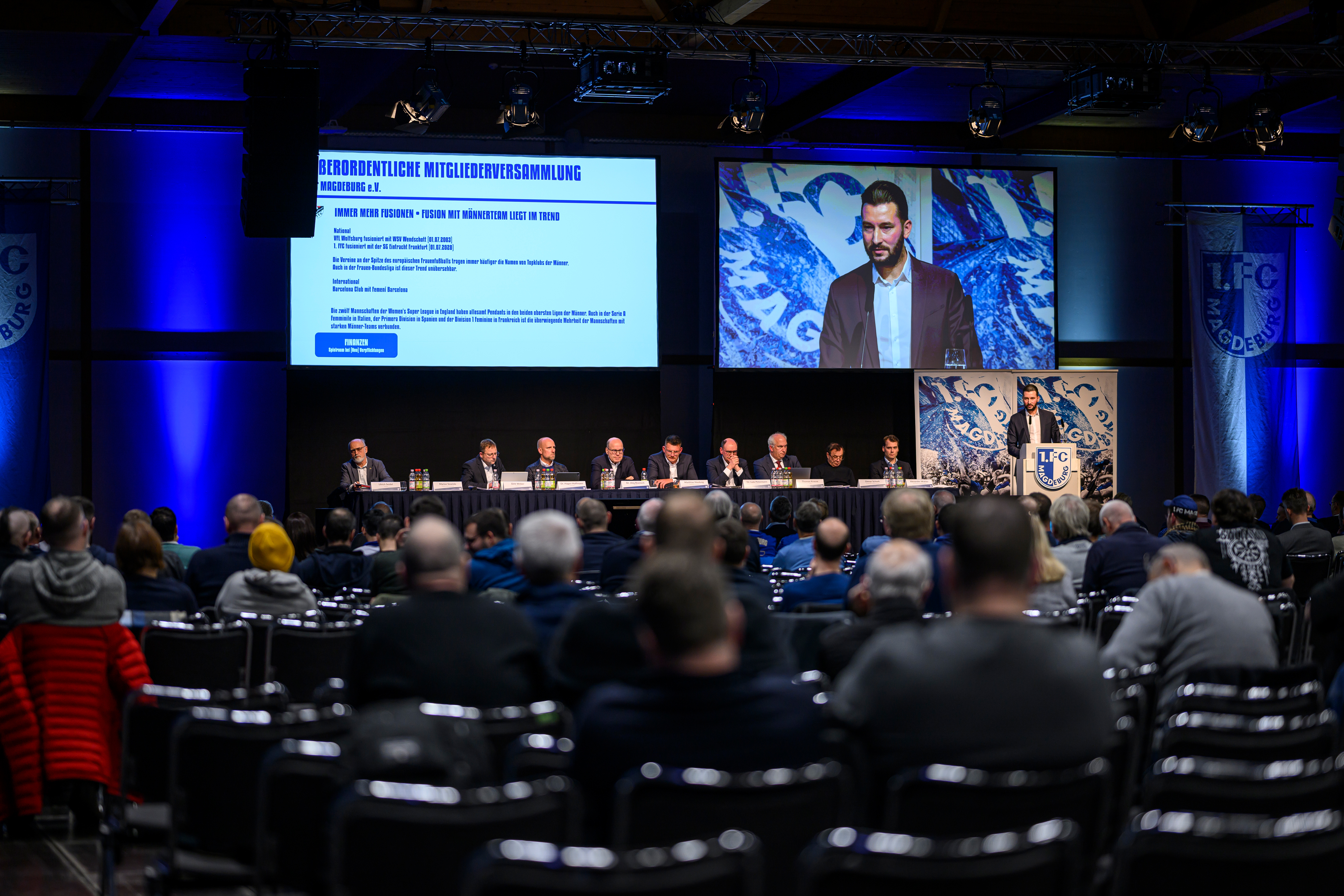 In den Messehallen Magdeburg haben die Außerordentliche und die Ordentliche Mitgliederversammlung des 1. FC Magdeburg stattgefunden.