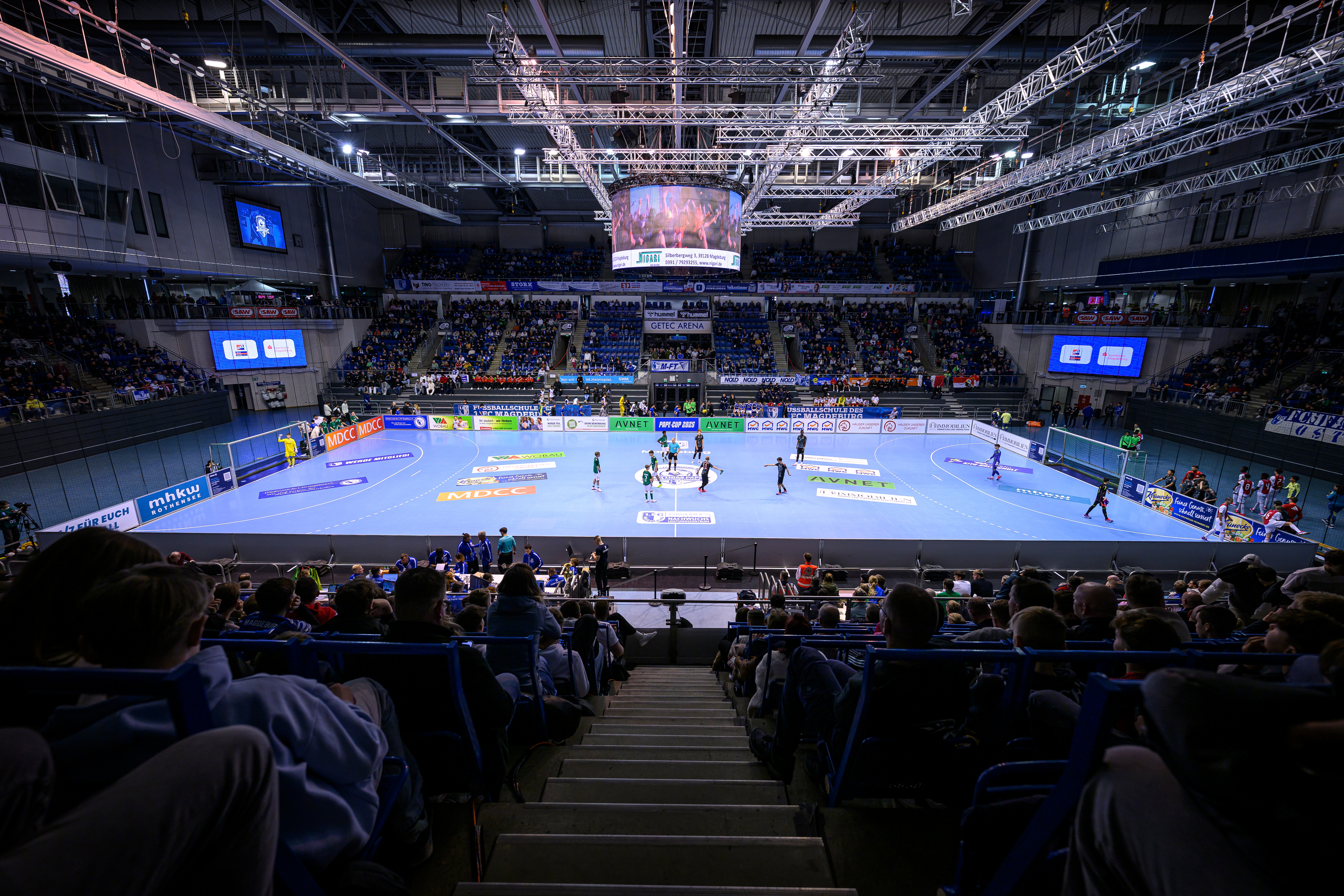 Blick von den Rängen in die GETEC-Arena.