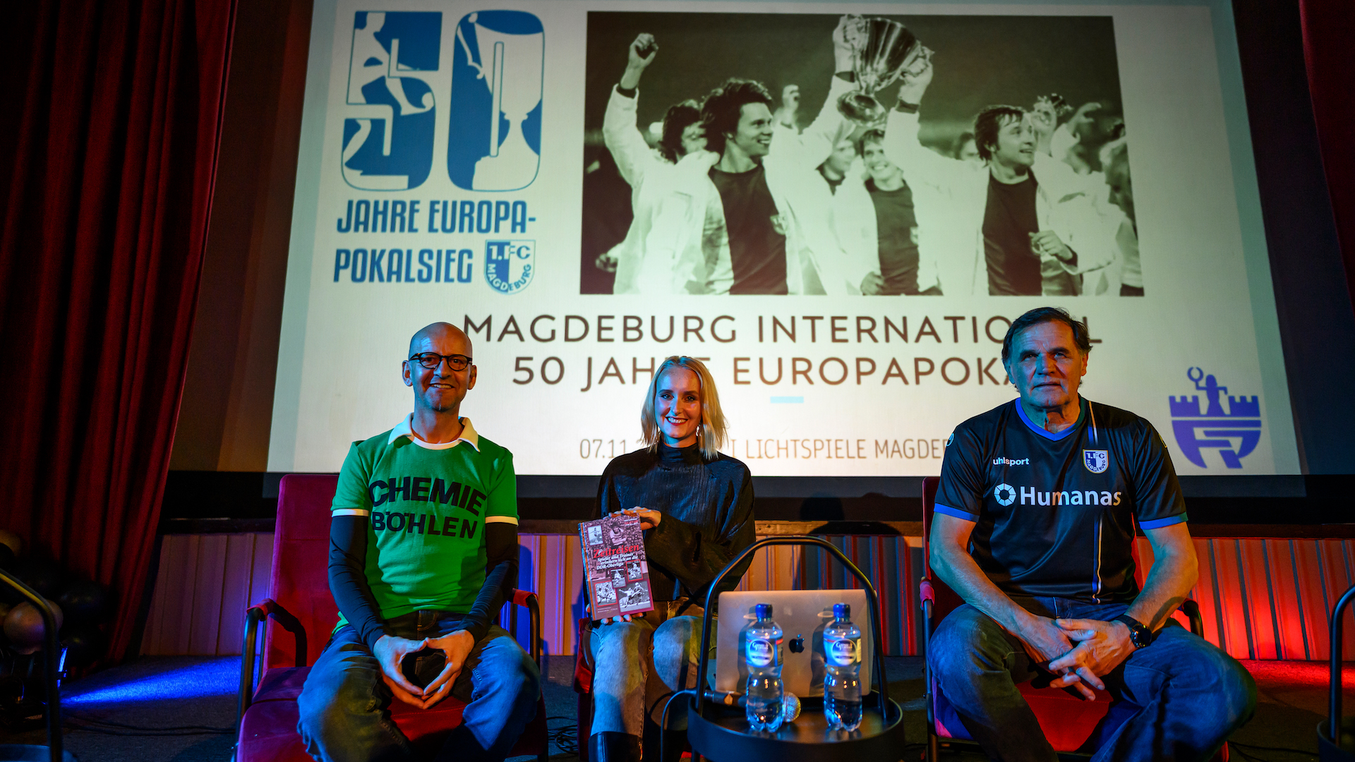 Autor Maik Großhäuser, Moderatorin Sabrina Bramowski und FCM-Legende Dirk Stahmann (von links). Foto: FCM / Norman Seidler